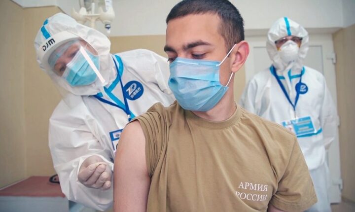 روسيا تعلن انطلاق التطعيم ضد فيروس كورونا في جميع أنحاء البلاد