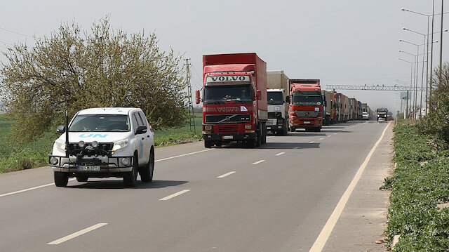 عبر تركيا.. 88 شاحنة مساعدات أممية تدخل إلى إدلب