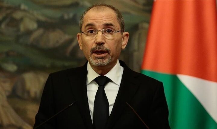 وزير الخارجية الأردني: لا خطط لزيارة سوريا قريبا