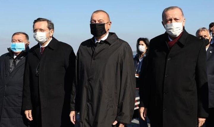 إسطنبول.. قادة “المجلس التركي” يصلون جزيرة الديمقراطية والحريات