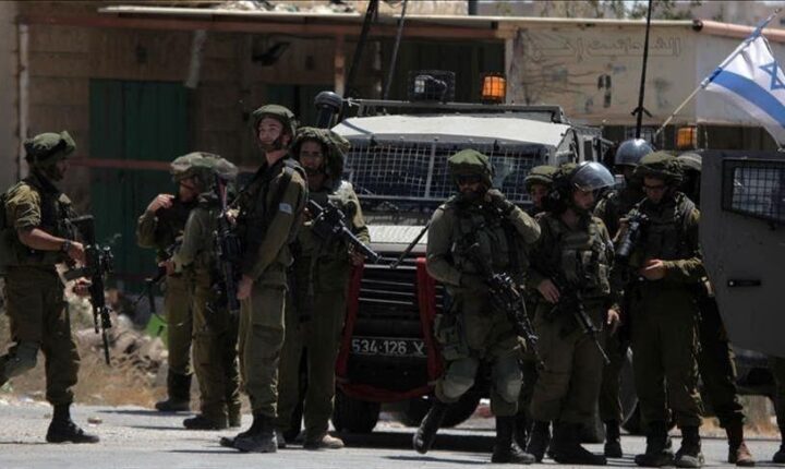 الضفة.. الجيش الإسرائيلي يعتقل 3 عمال فلسطينيين
