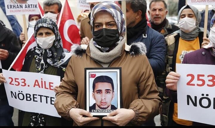 تركيا.. أسرة جديدة تنضم لاعتصام “أمهات ديار بكر”