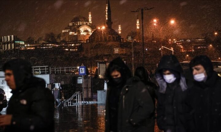 اليوم الثلاثاء عطلة بإسطنبول إثر تساقط الثلوج