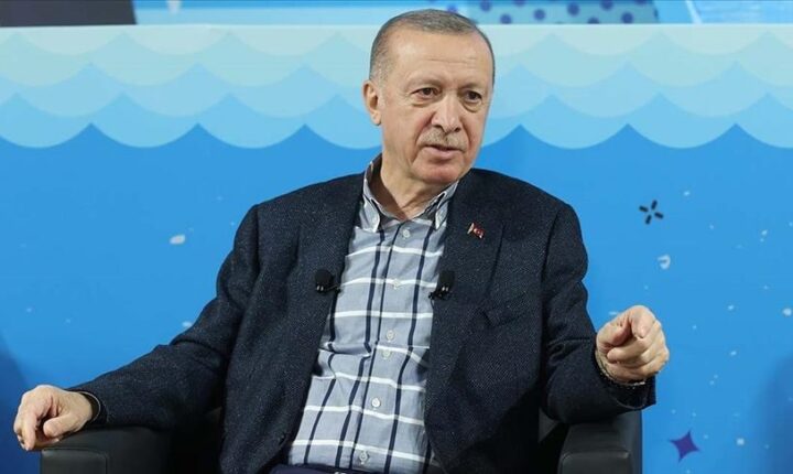 أردوغان يطمئن الشباب على وضعه الصحي