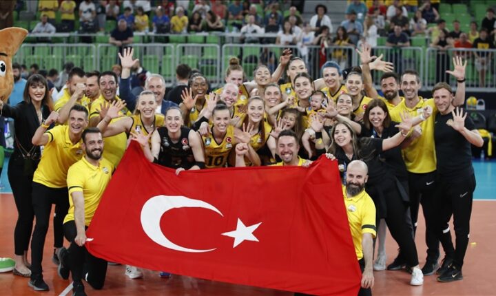 أردوغان يهنئ سيدات “وقف بنك” بإحراز بطولة أوروبا للكرة الطائرة