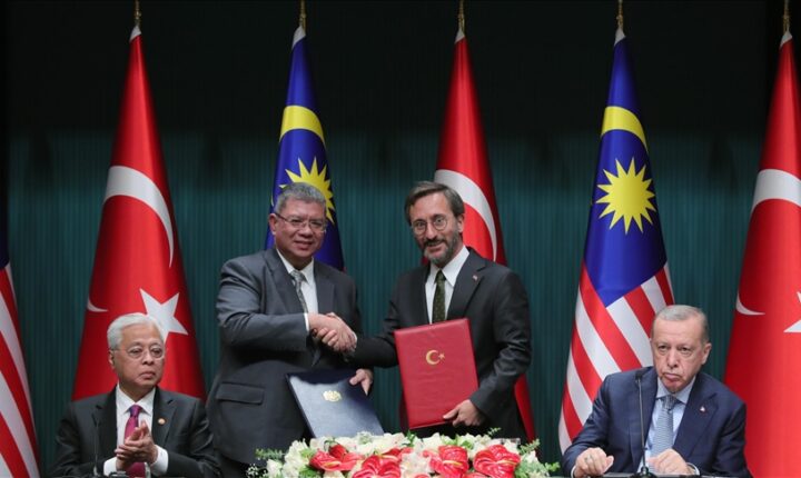 تركيا وماليزيا توقعان مذكرة تفاهم للتعاون في الإعلام والاتصال