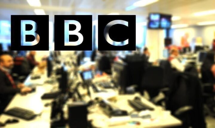 “بي بي سي” تلغي مئات الوظائف وتوقف البث الإذاعي بـ 10 لغات