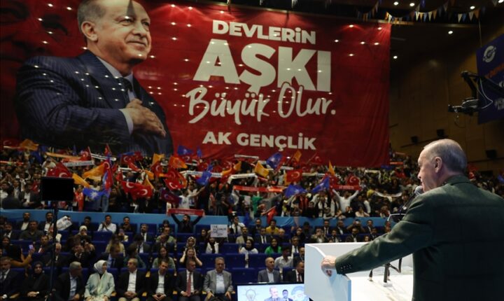 أردوغان يشارك في ملتقى شبابي بولاية دياربكر