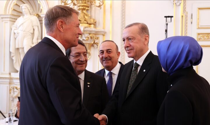 براغ.. أردوغان يلتقي العديد من رؤساء الدول والحكومات