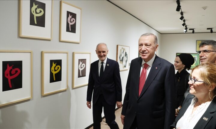 أردوغان يفتتح متحف إسطنبول للرسم والنحت
