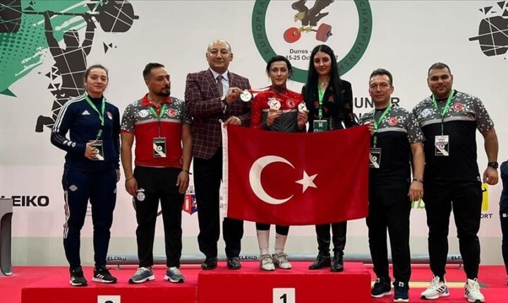 رفع أثقال.. تركيا تحصد 6 ميداليات في بطولة أوروبا للشباب تحت 23 عاما