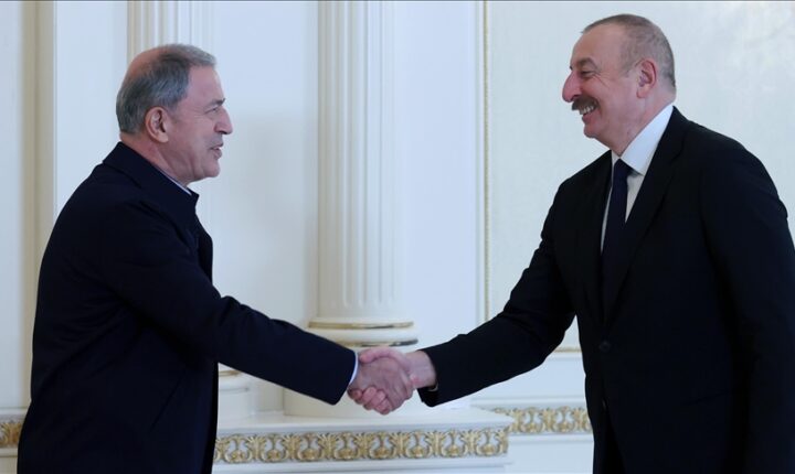 باكو.. الرئيس الأذربيجاني يستقبل وزير الدفاع التركي