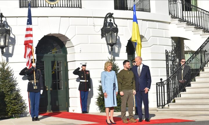 الرئيس الأوكراني يصل البيت الأبيض للقاء نظيره الأمريكي