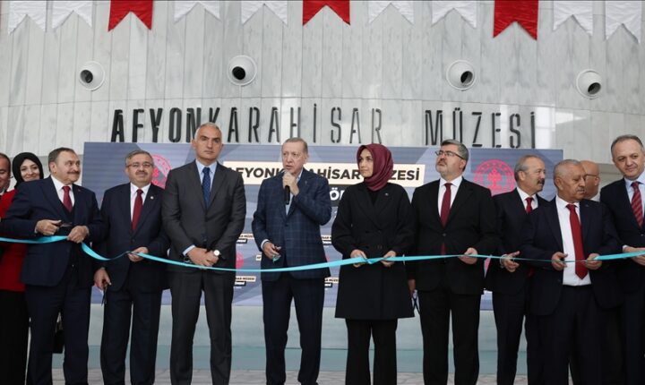 أردوغان يفتتح متحف أفيون قرا حصار يتكون من 5 أبنية وبمساحة 55 ألف متر مربع..