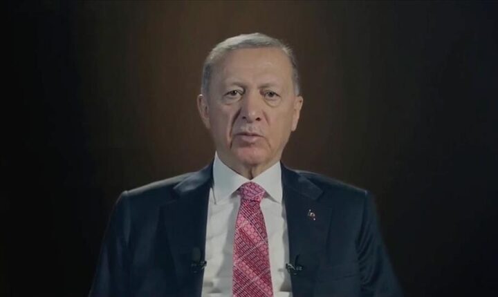 أردوغان: “إيمجه” سيكون قمر تركيا الأكثر تطورا لمراقبة الأرض رسالة مصورة بمناسبة اطلاق قمر “إيمجه İMECE” الصناعي الذي أنتجته تركيا بإمكانات محلية ووطنية
