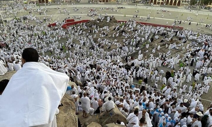 السعودية: 1.8 مليون حاج هذا العام من 150 دولة بحسب تصريح أدلى به وزير الحج وبيان صادر عن هيئة الإحصاء