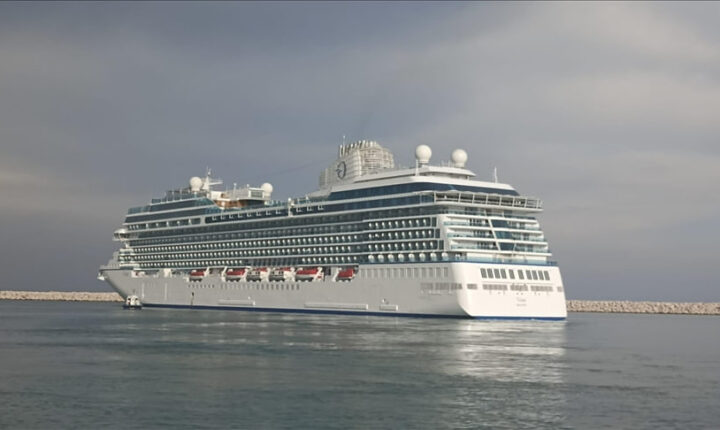 تركيا.. أنطاليا تستضيف 1205 سياح قدموا بسفينة “فيستا”