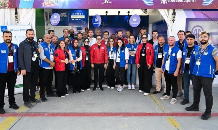 الأناضول تنقل فعاليات “تكنوفيست إزمير” إلى العالم الذي يعد أكبر مهرجان للطيران والفضاء والتكنولوجيا في تركيا