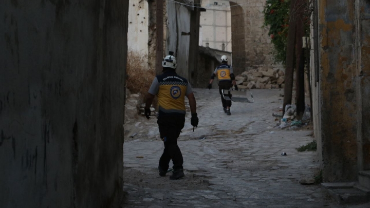 الضحايا يقتربون من المئة والخيارات تضيق أمام النازحين في إدلب