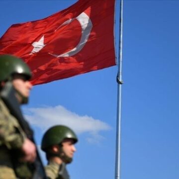 وزارة الدفاع الوطني في الجمهورية التركية، الأحد، تحييد عنصرين من تنظيم “بي كي كي/واي بي جي” الإرهابي شمالي سوريا.