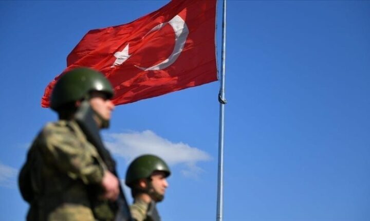 وزارة الدفاع الوطني في الجمهورية التركية، الأحد، تحييد عنصرين من تنظيم “بي كي كي/واي بي جي” الإرهابي شمالي سوريا.