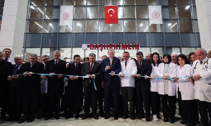 رئيس الجمهورية التركية السيد رجب طيب أردوغان يفتتح مستشفيين بمنطقة الزلزال