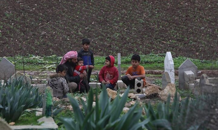 عفرين.. سوري يروي اللحظات العصيبة التي عاشها خلال زلزال 6 فبراير الأب السوري فقد 4 من أفراد أسرته جراء الزلزال.