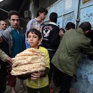 رداءة وتلاعب بالوزن.. أزمة رغيف الخبز تعود إلى الواجهة في دمشق