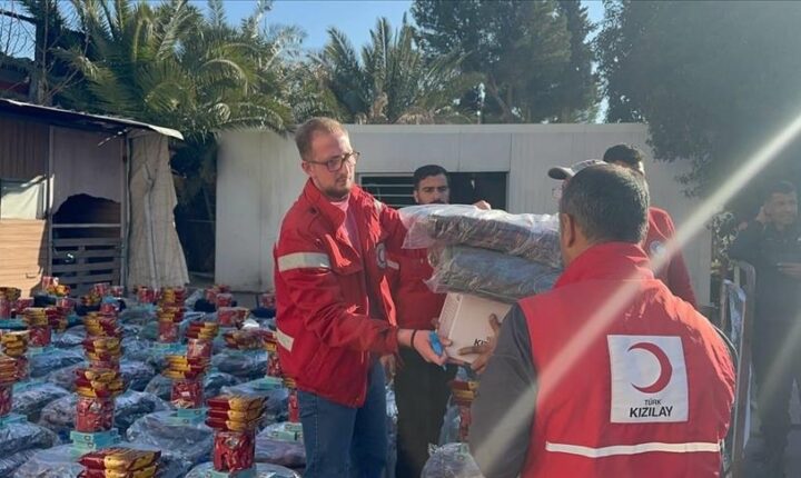 الهلال الأحمر في الجمهورية التركية  يرسل نصف طن مساعدات طبية إلى دمشق على متن طائرة الخطوط التركية التي نفذت  أول رحلة للشركة إلى دمشق بعد توقف دام 13 عامًا…