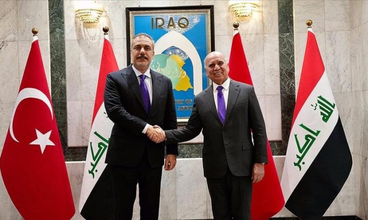 وزير خارجية الجمهورية التركية هاكان فيدان يؤكد ضرورة تعاون تركيا والعراق وسوريا لإنهاء الإرهاب في مؤتمر صحفي مشترك مع نظيره العراقي فؤاد حسين ببغداد..