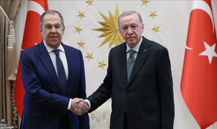رئيس الجمهورية التركية السيد رجب طيب أردوغان : يلتقي لافروف في أنقرة في المجمع الرئاسي..