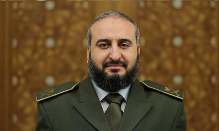 سوريا: نبني جيشا بعقيدة وطنية لحماية الشعب ولا خروج على السلطة وزير الدفاع السوري تحدث عن لقاءات مع 130 فصيلا مؤكدا “تحقيق نجاح كبير في عملية دمجها ضمن الوزارة”..