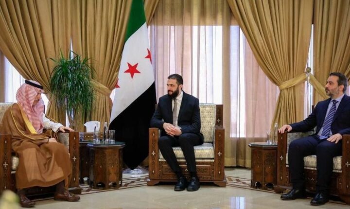 الرئيس الشرع يستقبل وزير الخارجية السعودي في دمشق