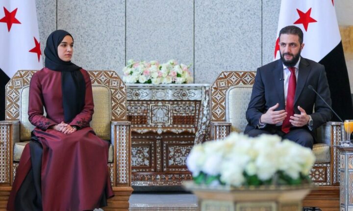الرئيس الشرع وعقيلته يستقبلان وفداً نسائياً من مختلف المحافظات