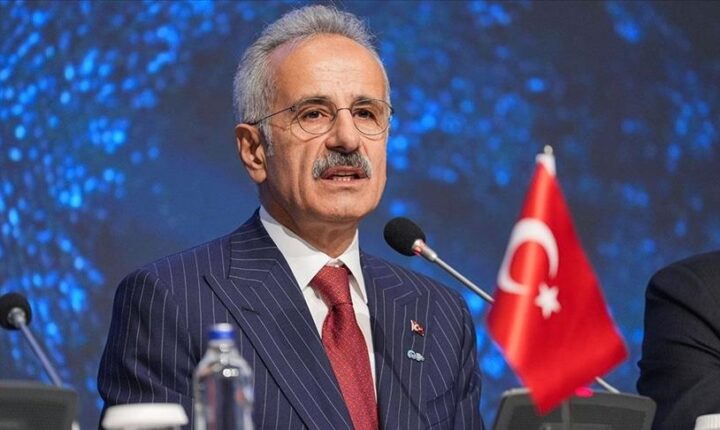 الجمهورية التركية وسوريا توقعان مذكرة تفاهم للتعاون في النقل البري الدولي. بحسب وزير النقل والبنية التحتية في الجمهورية التركية عبد القادر أورال أوغلو