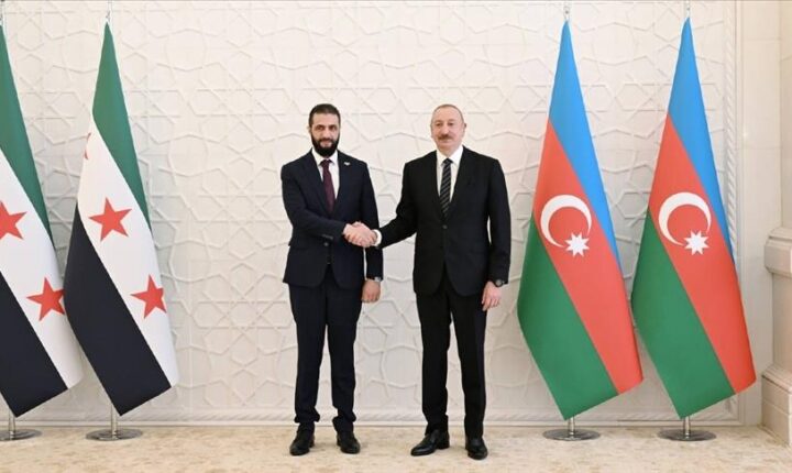علييف يلتقي الشرع في باكو بيان الرئاسة الأذربيجانية أعلنت عن قرب تنفيذ مشروع لتصدير الغاز الأذربيجاني إلى سوريا عبر الجمهورية التركية..