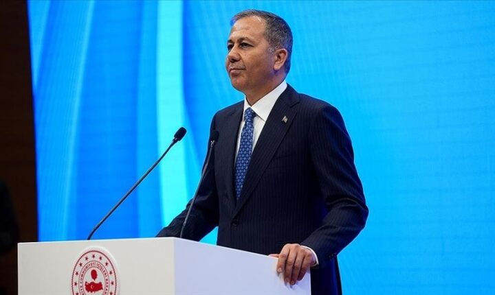تفاهم تركي أوروبي على دعم جهود إنهاء الإرهاب والاضطرابات في سوريا في ختام اجتماع بشأن الهجرة والأمن ترأسه وزير داخلية الجمهورية التركية علي يرلي قايا وعضو المفوضية الأوروبية المسؤول عن الشؤون الداخلية والهجرة