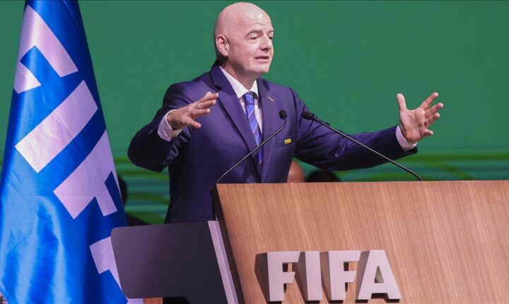 جياني إنفانتينو: كأس العالم للأندية المسابقة الأكثر نجاحا في العالم رئيس الاتحاد الدولي لكرة القدم يؤكد أن البطولة استقبلت أكثر من مليونين ونصف مليون متفرج وحققت إيرادات فاقت ملياري دولار بمتوسط 33 مليون دولار لكل مباراة