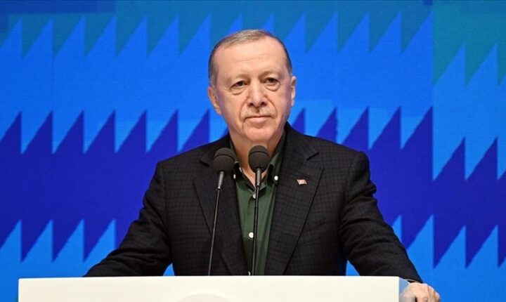 رئيس الجمهورية التركية السيد رجب طيب أردوغان: اليوم يبزغ فجر الجمهورية التركيةالعظيمة والقوية رئيس الجمهورية التركية السيد رجب طيب أردوغان خلال اجتماع استشاري لحزب العدالة والتنمية: اليوم يوم جديد وصفحة جديدة فتحت في التاريخ