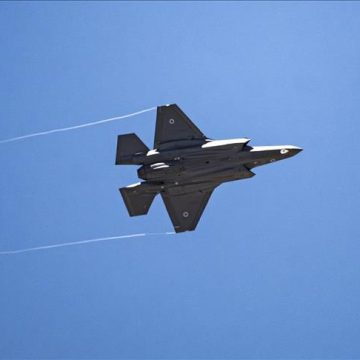 إسرائيل تنفذ طلعات جوية مكثفة وتتوغل في بلدة جنوب سوريا