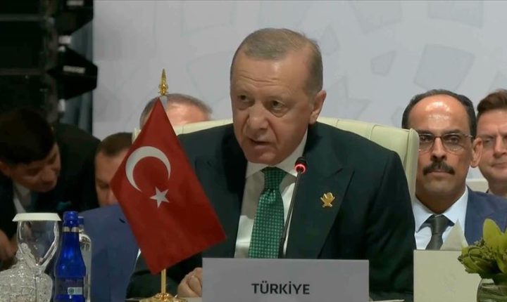 أردوغان بقمة الدوحة: يجب تكثيف جهودنا لتعزيز العقوبات على إسرائيل