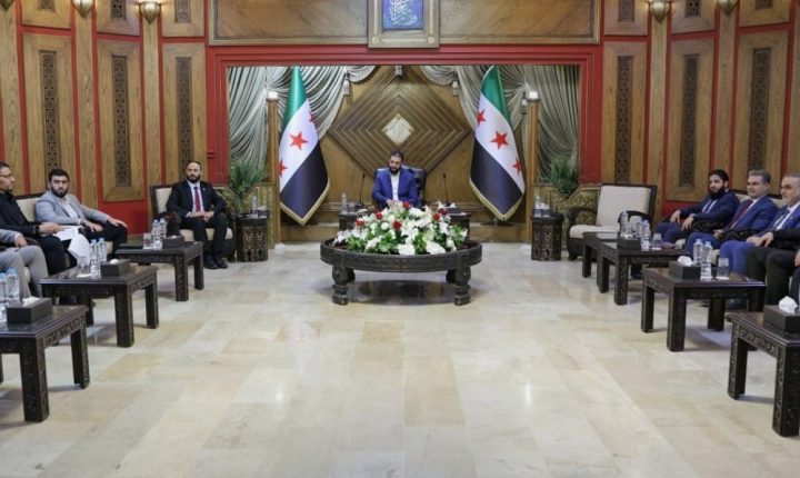 الشرع يزور محافظة حلبو يبحث أوضاع المحافظة مع المسؤولين فيها