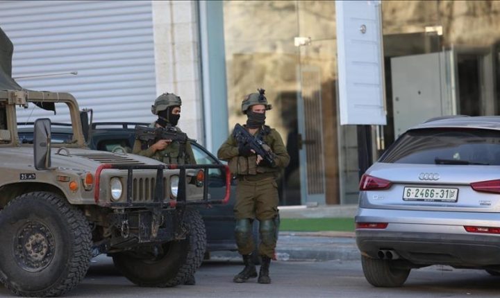 إصابة أربعة فلسطينيين باقتحامات واعتداءات إسرائيلية متواصلة في الضفة الغربية