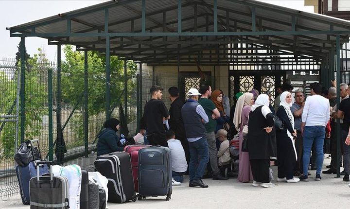 وزير الداخلية التركي: أكثر من نصف مليون لاجئ سوري عادوا إلى بلادهم منذ تحريرها