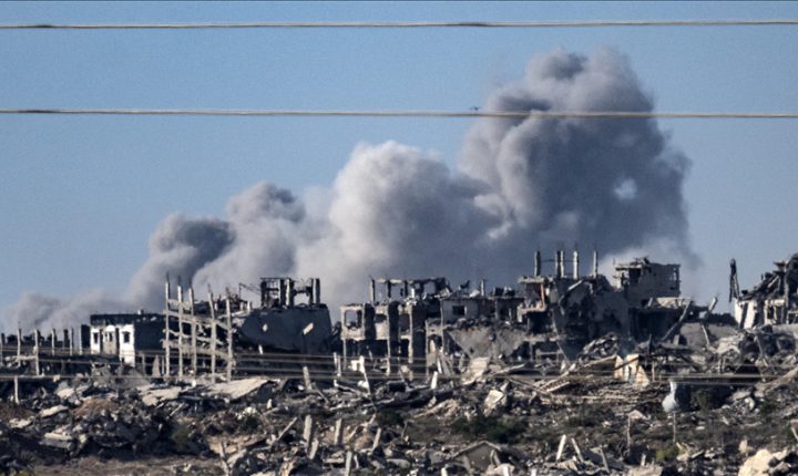 مقتل 12 فلسطينيا بغارات إسرائيلية على قطاع غزة منذ الفجر