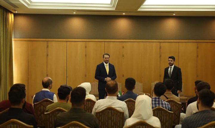 القنصل التركي بحلب يلتقي طلابا مقبولين ضمن برنامج بلاده للمنح الدراسية