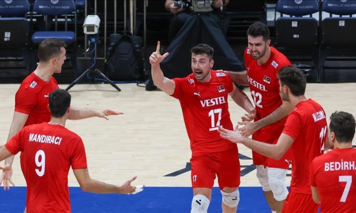 منتخب تركيا لكرة الطائرة أول المتأهلين لربع نهائي بطولة العالم رجال