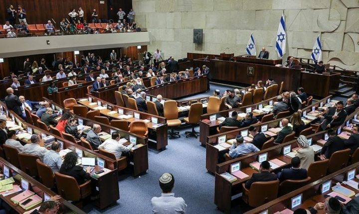 اعتقال النائبة العربية السابقة بالكنيست حنين زعبي في إسرائيل