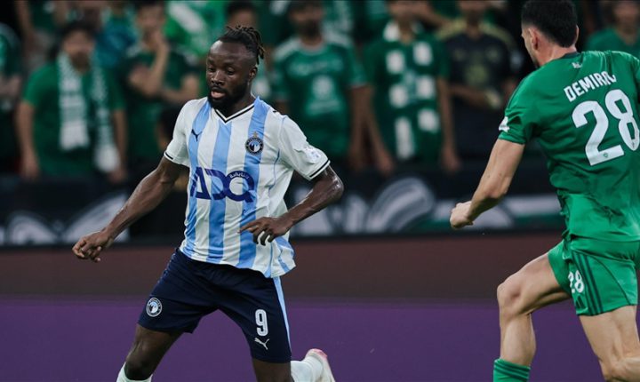 الكونغولي ماييلي يقود بيراميدز المصري لربع نهائي كأس القارات