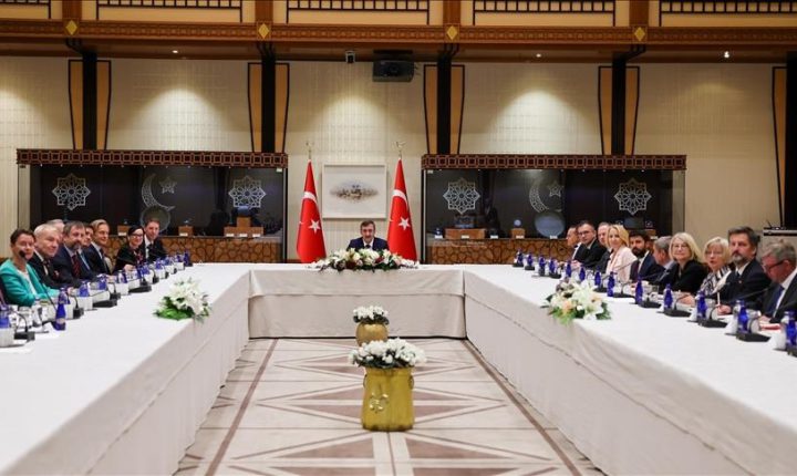 نائب أردوغان يلتقي بعثة الاتحاد الأوروبي في تركيا